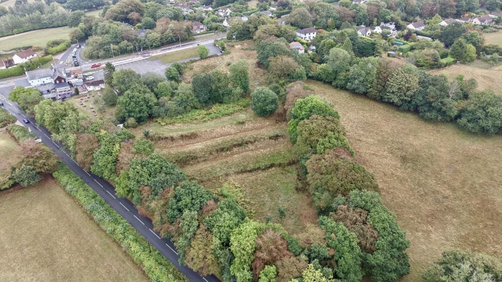 Lot: 94 - PARCEL OF FREEHOLD LAND EXTENDING TO 3.22 ACRES WITH POTENTIAL - General view of field from drone